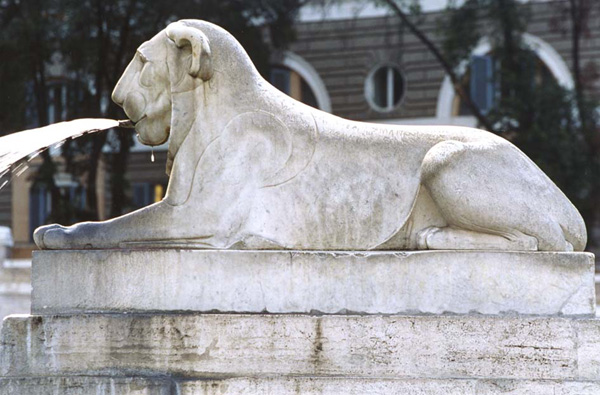 Piazza Monterotondo leoni