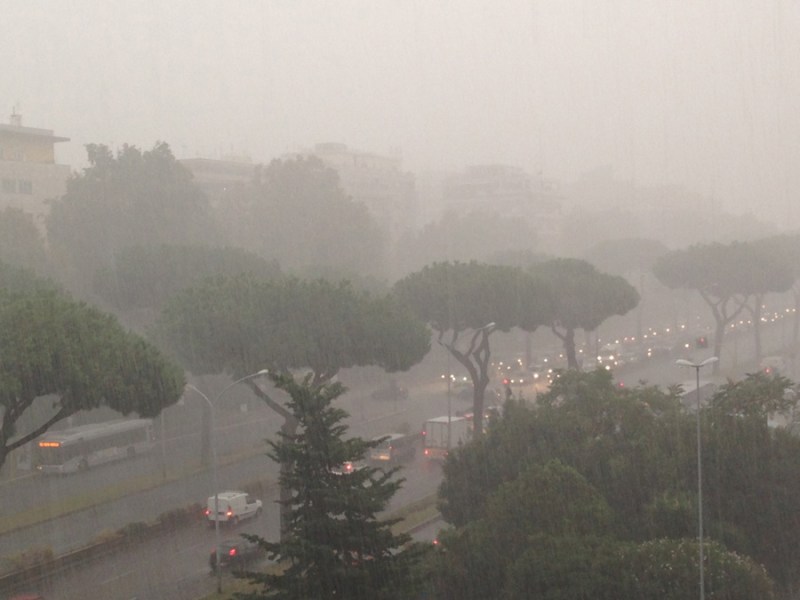 Meteo primo maggio tra caldo e acquazzoni: l’Italia divisa in due. Ecco dove pioverà