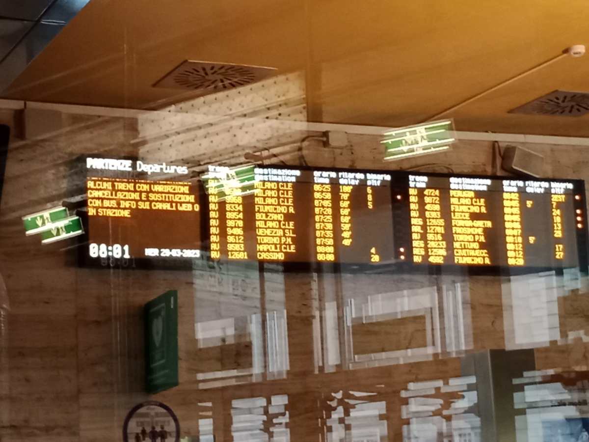 Treni ad Alta Velocità e Regionali: ritardi fino a 100 minuti