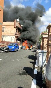 GUIDONIA. Un aereo dopo lo scontro atterra tra le case a Colle Fiorito [VIDEO]