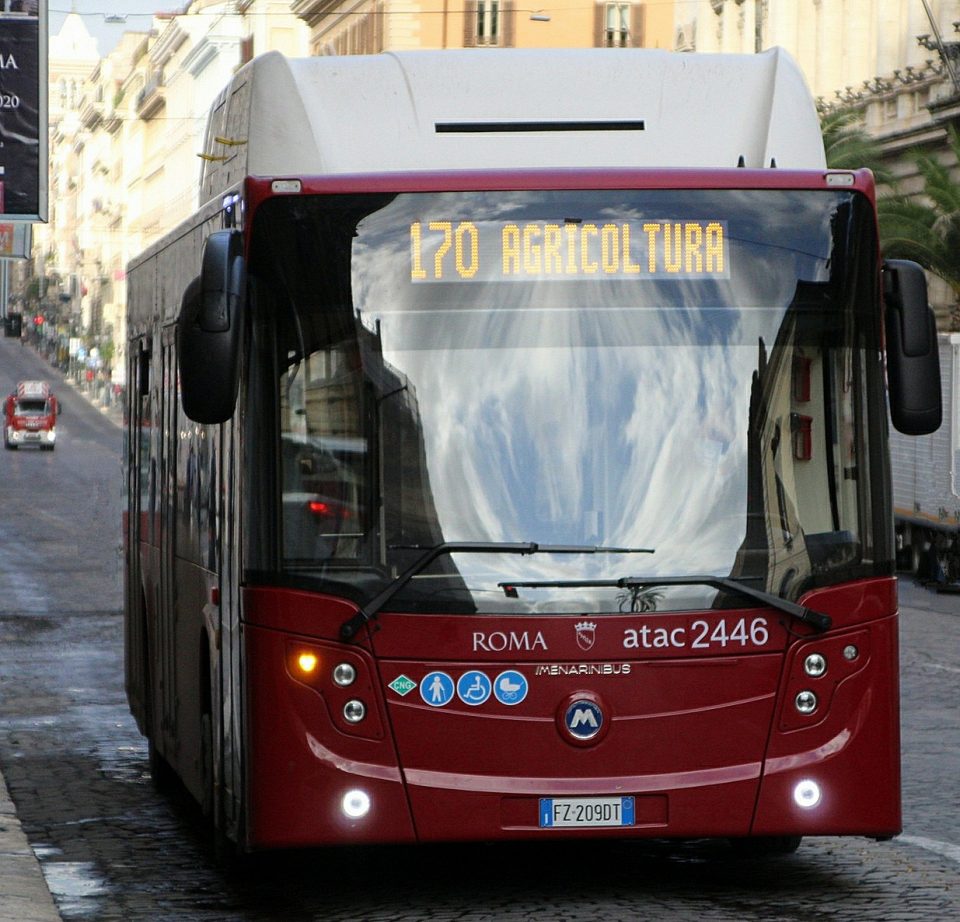 accoltellato sul bus