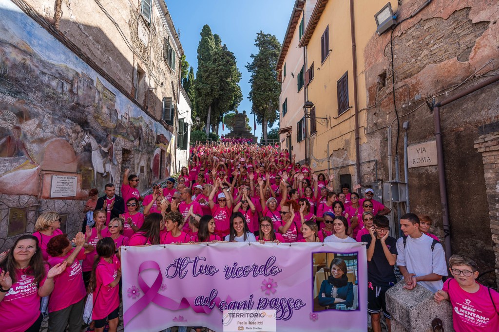 pink walk tanta gente