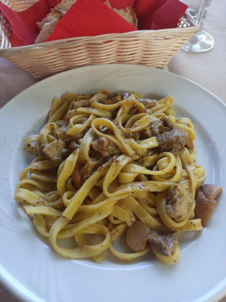 pasta funghi tartufo al  parco del rio sparto a canistro