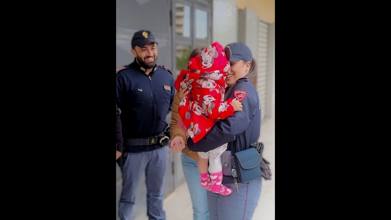 Roma: bimba di 14 mesi salvata dagli agenti