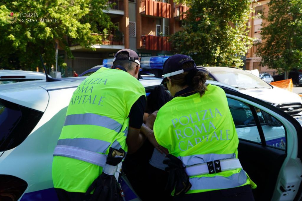 Roma: arrestato 26enne per minacce alla madre