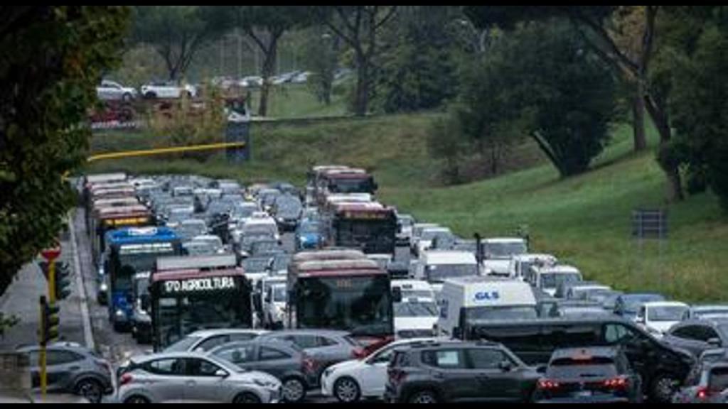 Roma: Regione Lazio evita il blocco di auto Euro 4 e 5