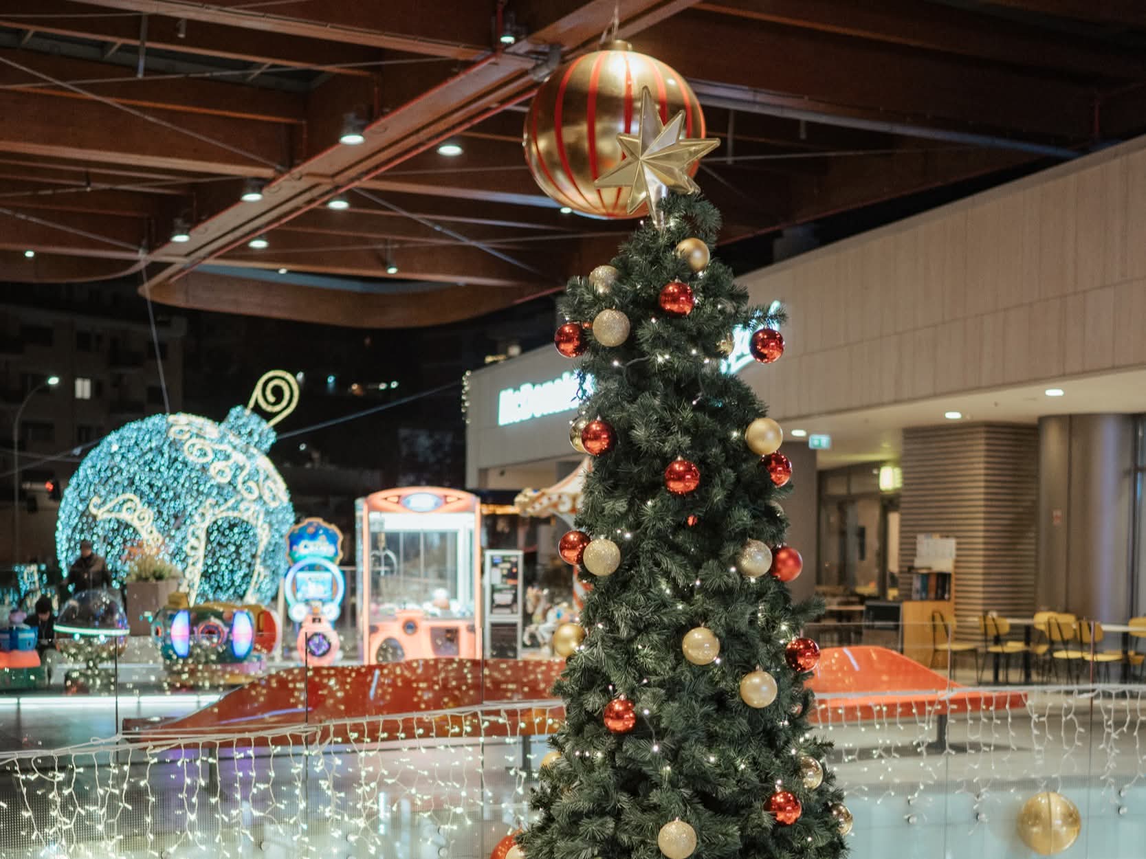 Natale Aureo al Centro Aura: eventi e pista sul ghiaccio