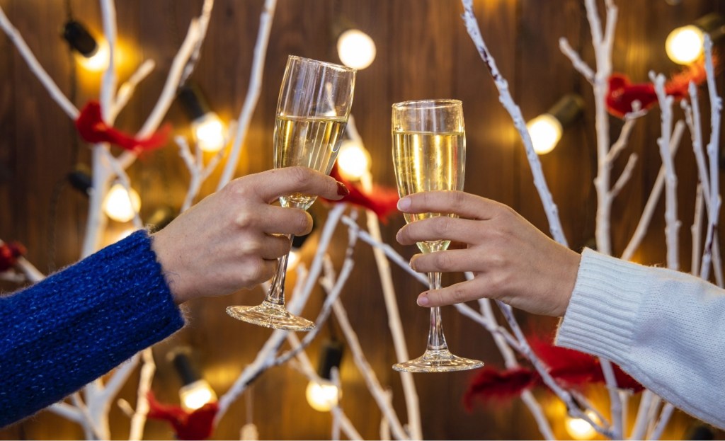 Capodanno 2025: cenone al ristorante da 439 milioni