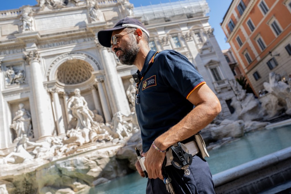 Roma: bambino di 10 anni ritrovato vicino Fontana di Trevi