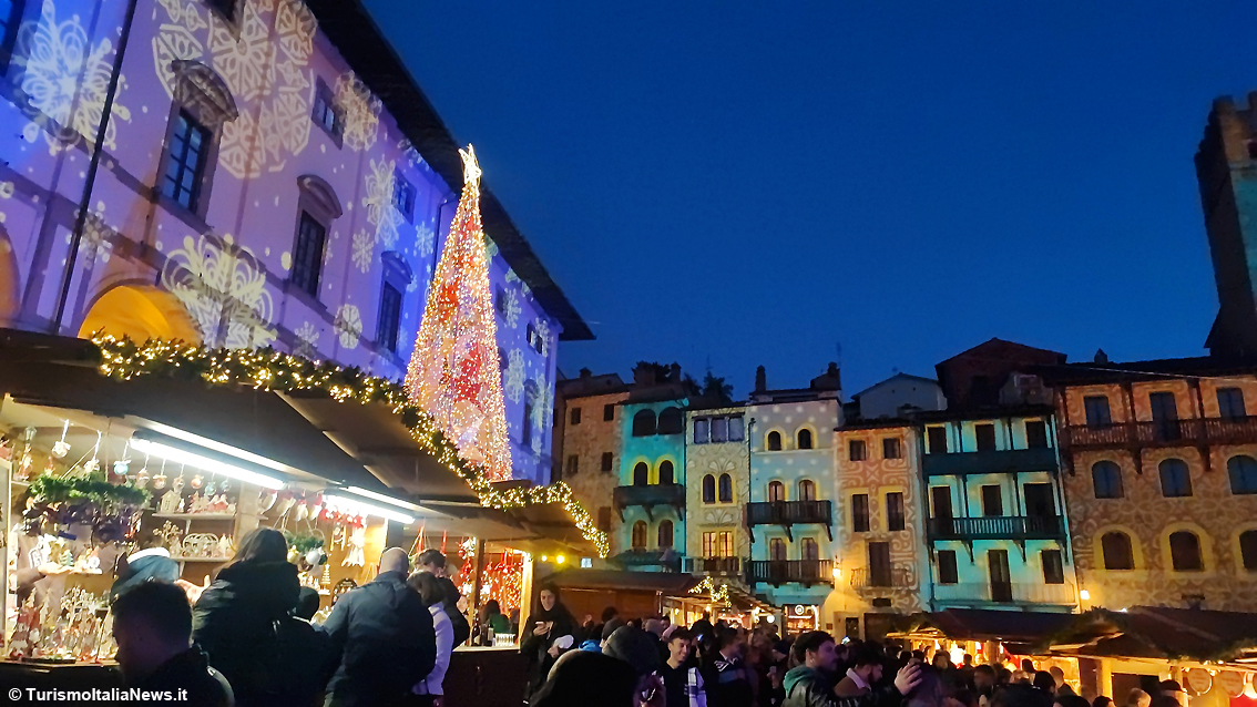 Natale: boom di viaggi brevi tra mercatini e presepi