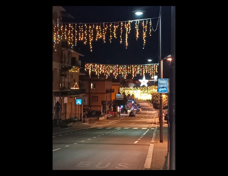 Fonte Nuova si illumina: i commercianti fanno rete e accendono la città