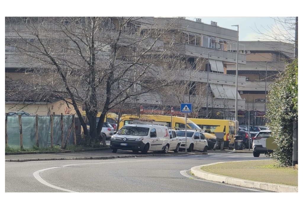 Porta di Roma, uomo folgorato in cabina elettrica