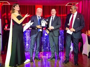 Al Festival di Sanremo 2026 premio speciale all’AD Anas Claudio Andrea Gemme per l’impegno nella sicurezza stradale.