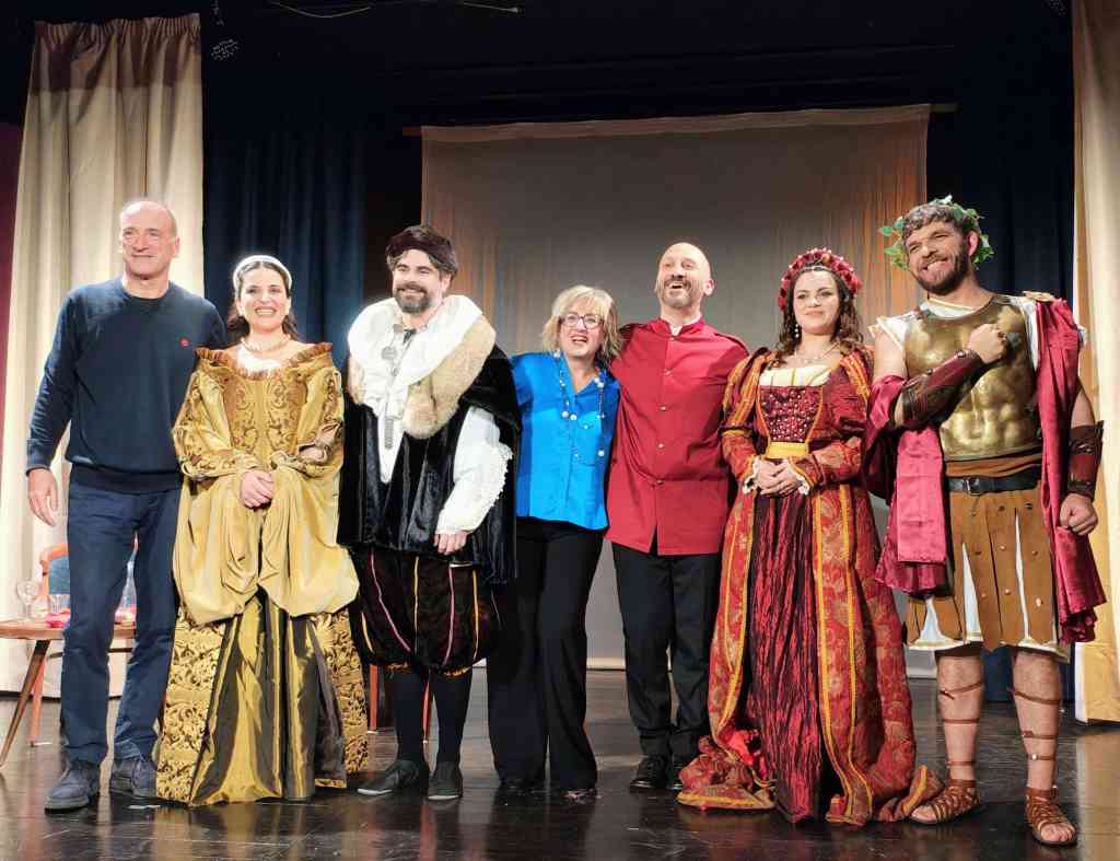 Quattro amici a casa di Enza conquista la Sala Molloy