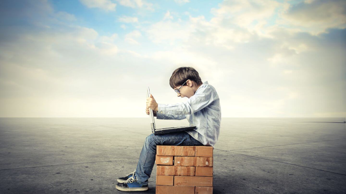 Social: connessione reale o nuova solitudine digitale?