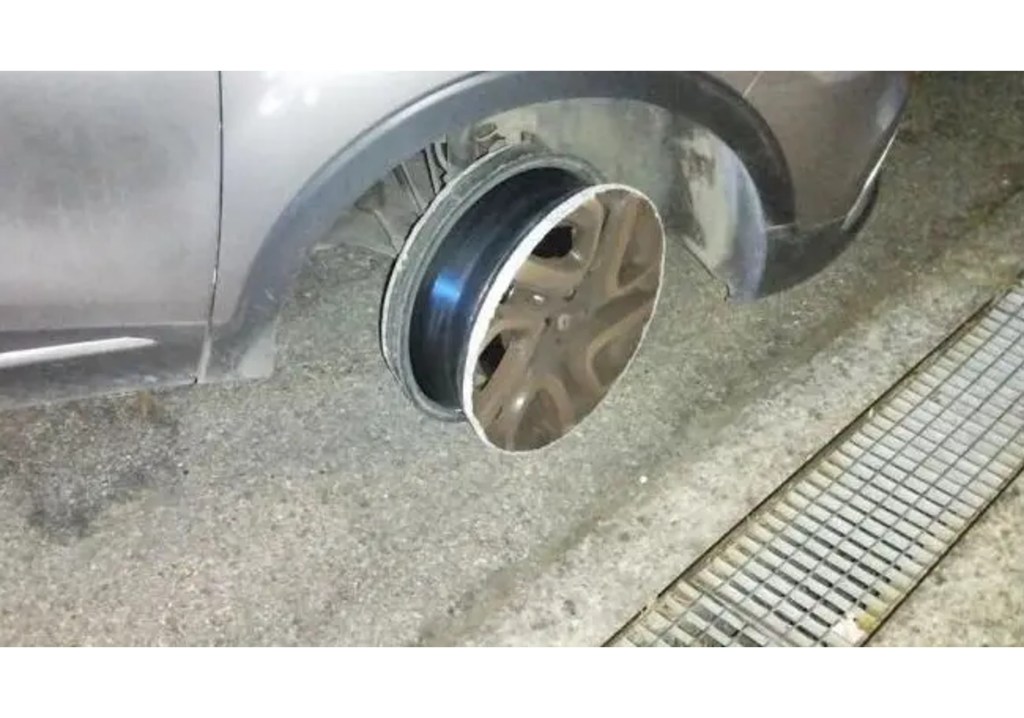 Monterotondo, ubriaco senza ruota finisce la fuga