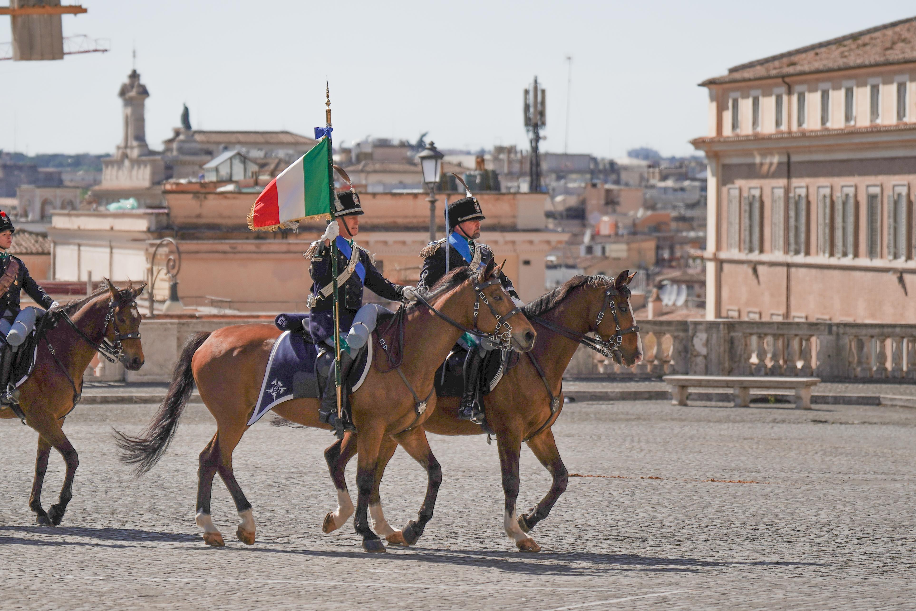 Roma: Lancieri di Montebello al Quirinale per i 165 anni