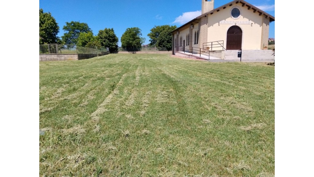 Capena – Prosegue la manutenzione del verde pubblico: interventi in scuole, parchi e strade
