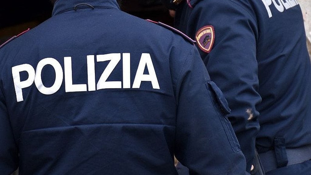 Guidonia, rapina a mano armata al Tiburtino Shopping Center: rubati gioielli per 100mila euro